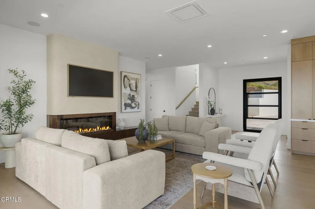 48-web-or-mls-UpmarketMedia-3254Break-21