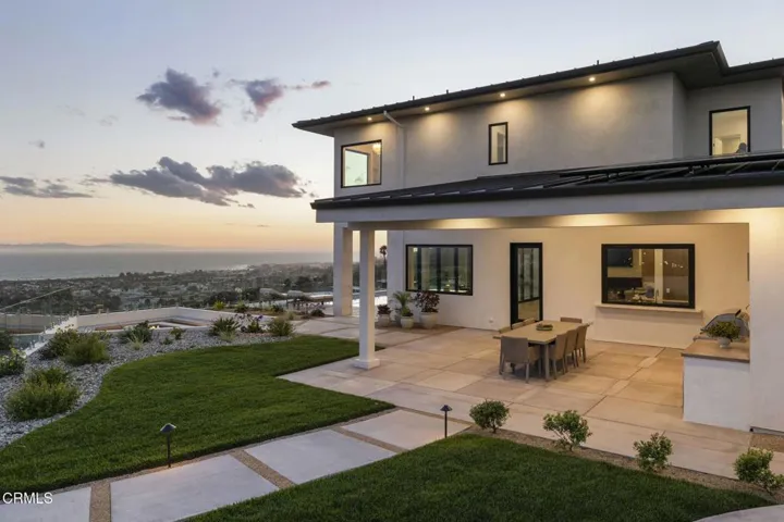 14-web-or-mls-UpmarketMedia-3254Break-tw
