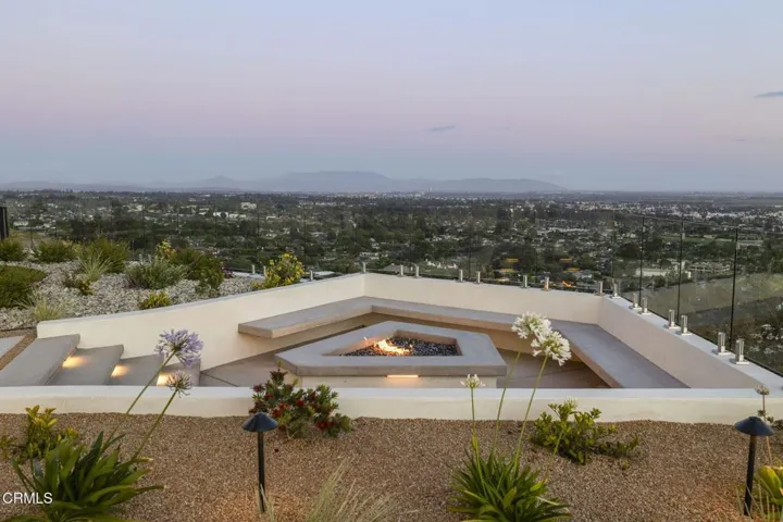 16-web-or-mls-UpmarketMedia-3254Break-tw