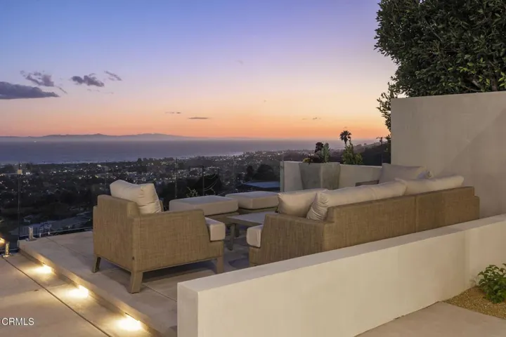 24-web-or-mls-UpmarketMedia-3254Break-tw