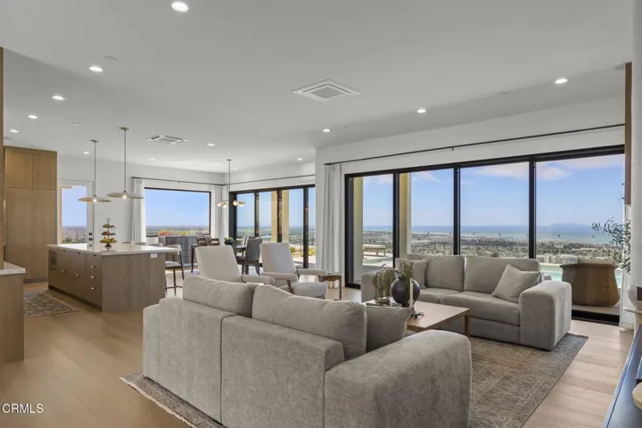 49-web-or-mls-UpmarketMedia-3254Break-27