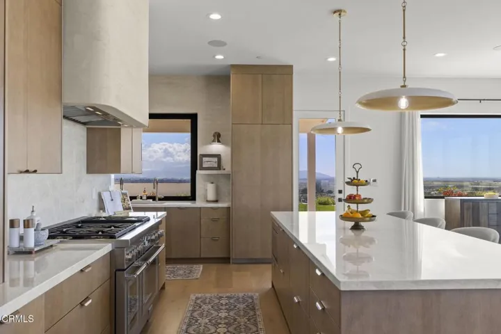 58-web-or-mls-UpmarketMedia-3254Break-24