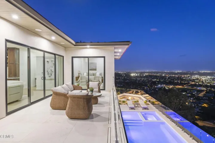 35-web-or-mls-UpmarketMedia-3254Break-tw