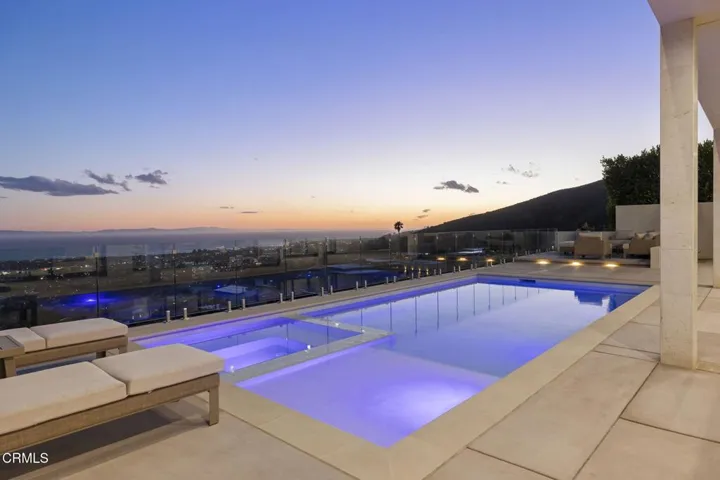 19-web-or-mls-UpmarketMedia-3254Break-tw
