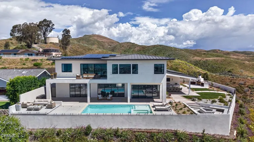 154-web-or-mls-UpmarketMedia-3254Break-a
