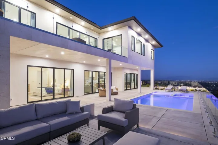 21-web-or-mls-UpmarketMedia-3254Break-tw