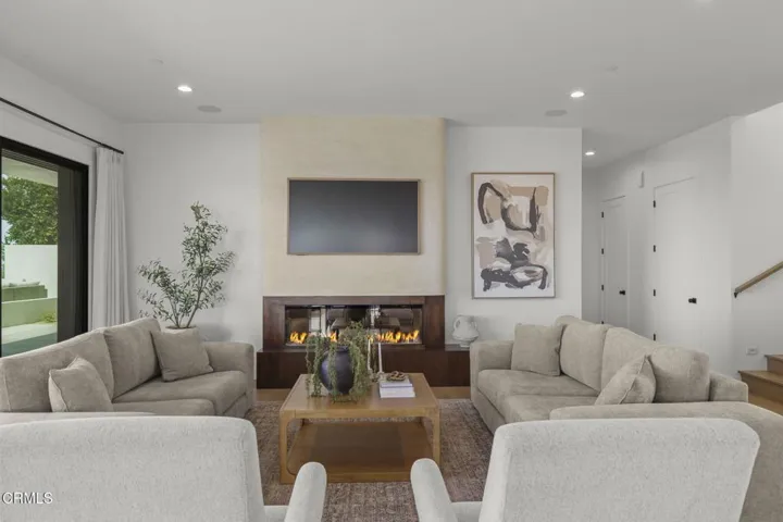 47-web-or-mls-UpmarketMedia-3254Break-21