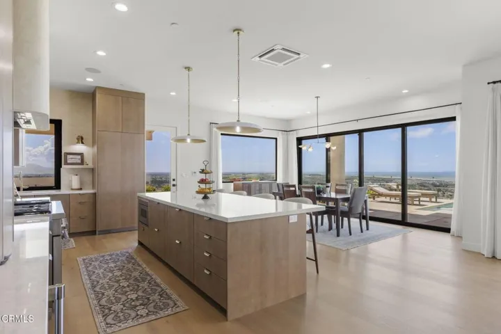 52-web-or-mls-UpmarketMedia-3254Break-23