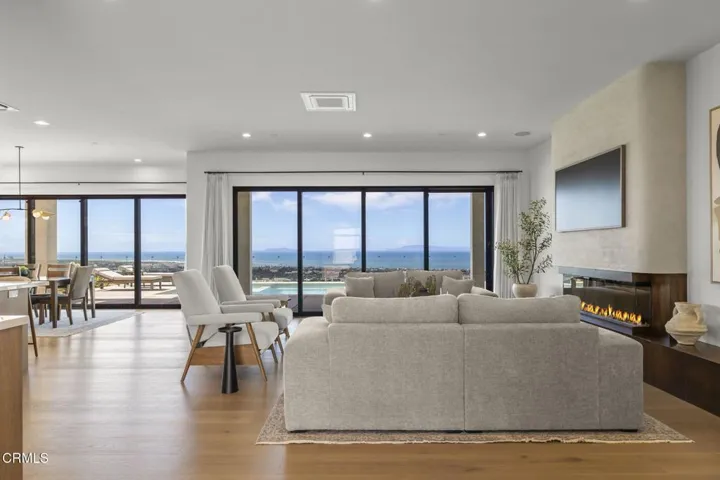 43-web-or-mls-UpmarketMedia-3254Break-20