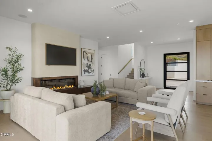 48-web-or-mls-UpmarketMedia-3254Break-21