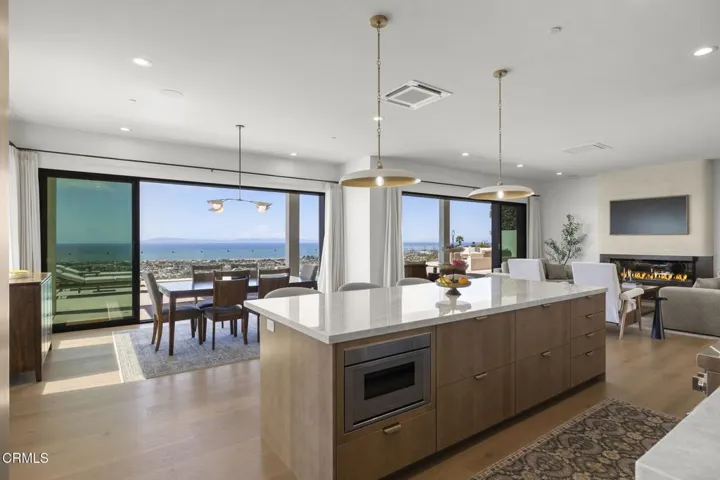 61-web-or-mls-UpmarketMedia-3254Break-25