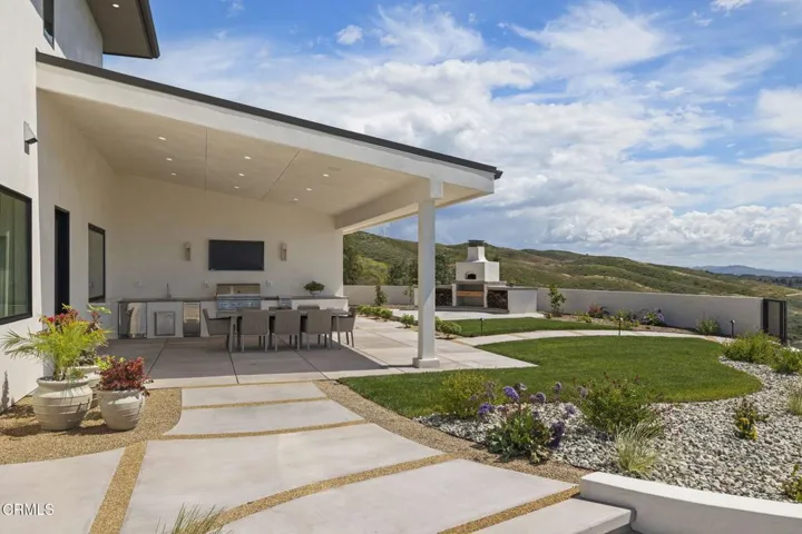 137-web-or-mls-UpmarketMedia-3254Break-3