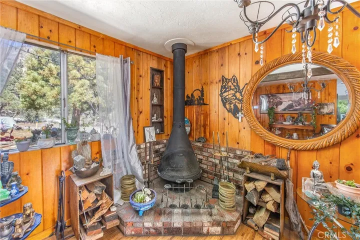 2164 Outer Hwy 2 Highway S, Wrightwood, California 92397