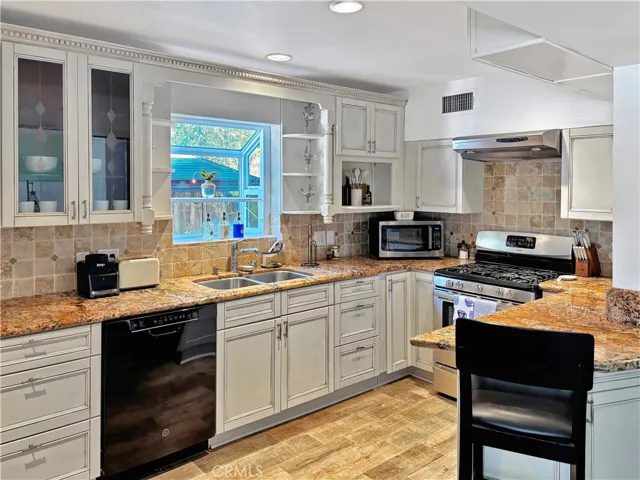 19 Sherril, Redlands, California 92373 — photo 4