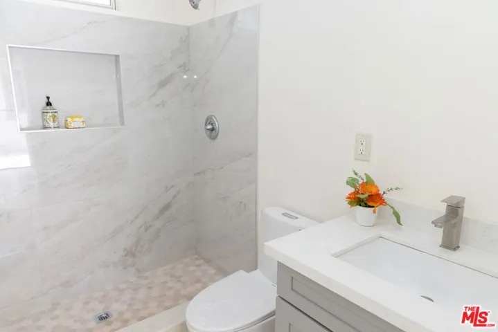 2918 1/2 Bathroom