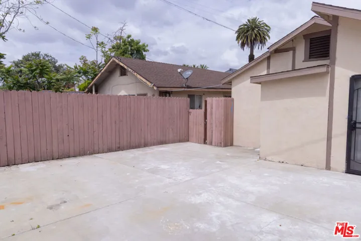 2918 1/2 Backyard