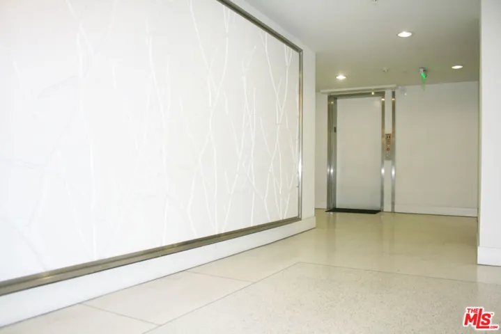 304 S Elm Drive 303, Beverly Hills, California 90212