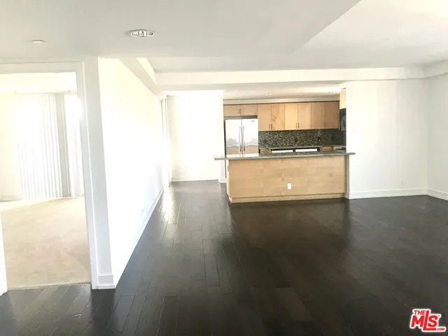 304 S Elm Drive 303, Beverly Hills, California 90212