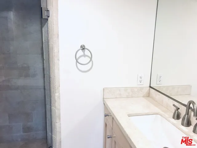 304 S Elm Drive 303, Beverly Hills, California 90212