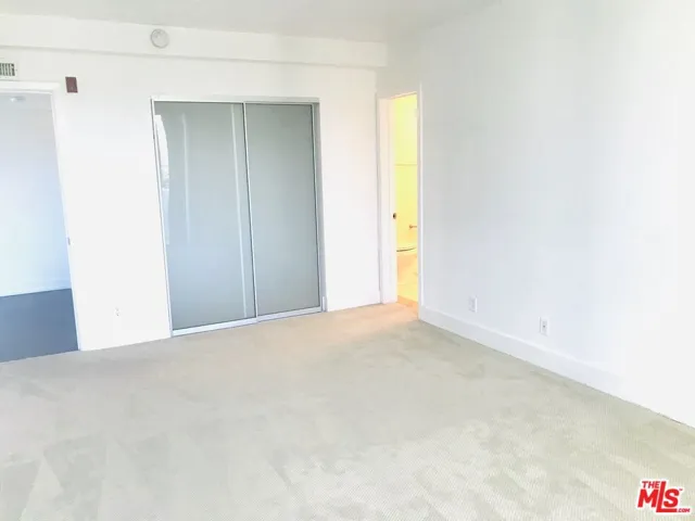 304 S Elm Drive 303, Beverly Hills, California 90212