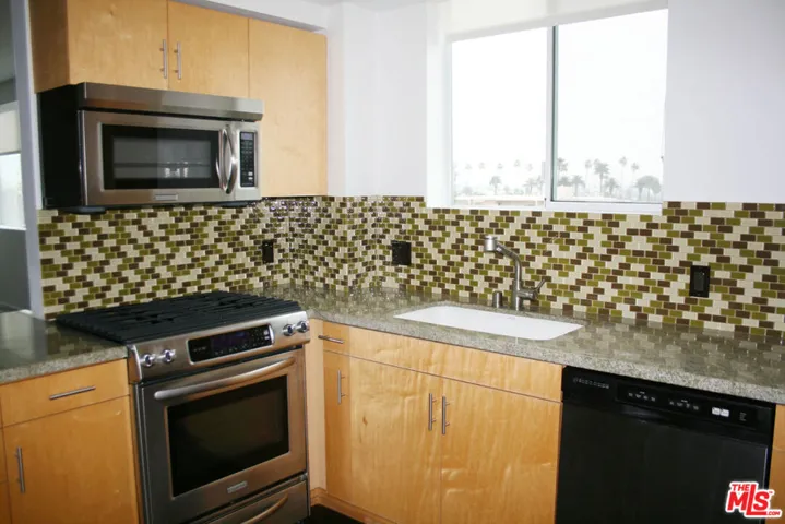 304 S Elm Drive 303, Beverly Hills, California 90212