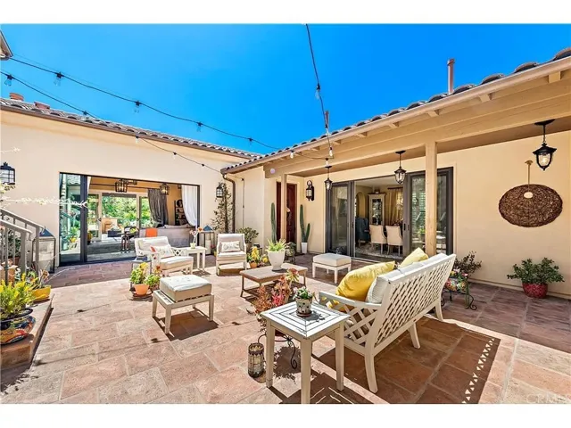 9 Paniolo Road, Ladera Ranch, California 92694