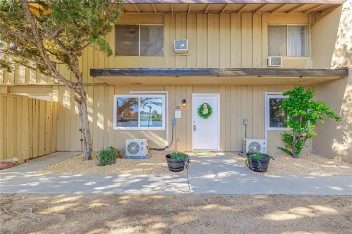 21329 Lake Shore Drive 35, California City, California 93505