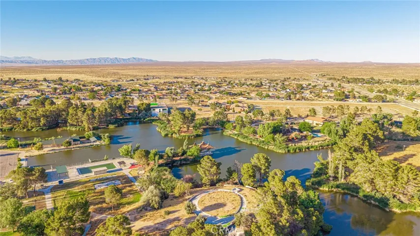 21329 Lake Shore Drive 35, California City, California 93505