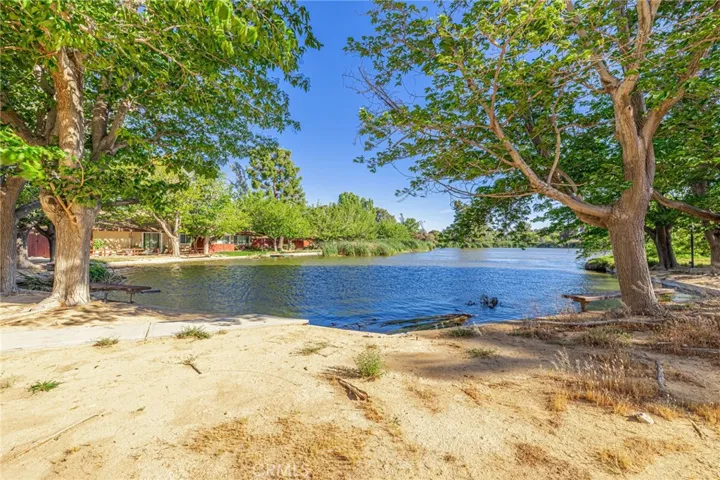 21329 Lake Shore Drive 35, California City, California 93505