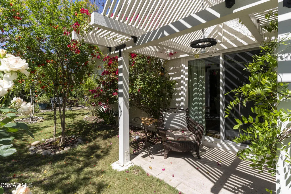 2124-Glenhollow-St-29