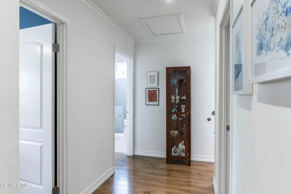 2124-Glenhollow-St-22