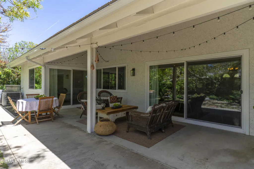 2124-Glenhollow-St-32