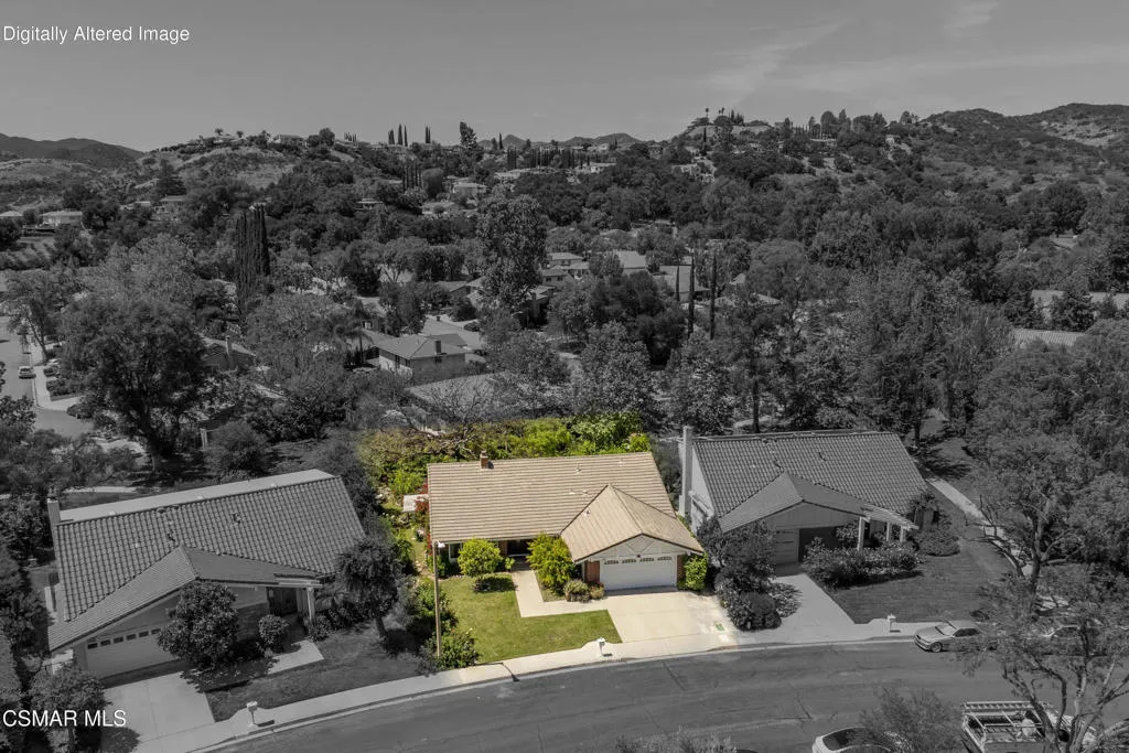 2124-Glenhollow-St-33