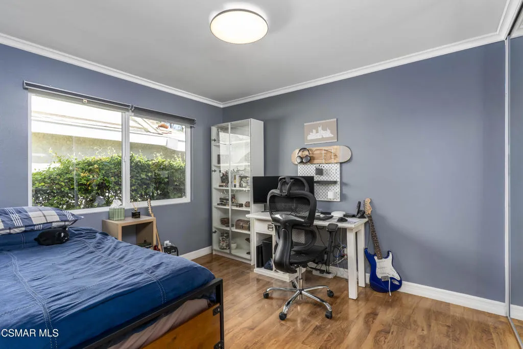 2124-Glenhollow-St-19
