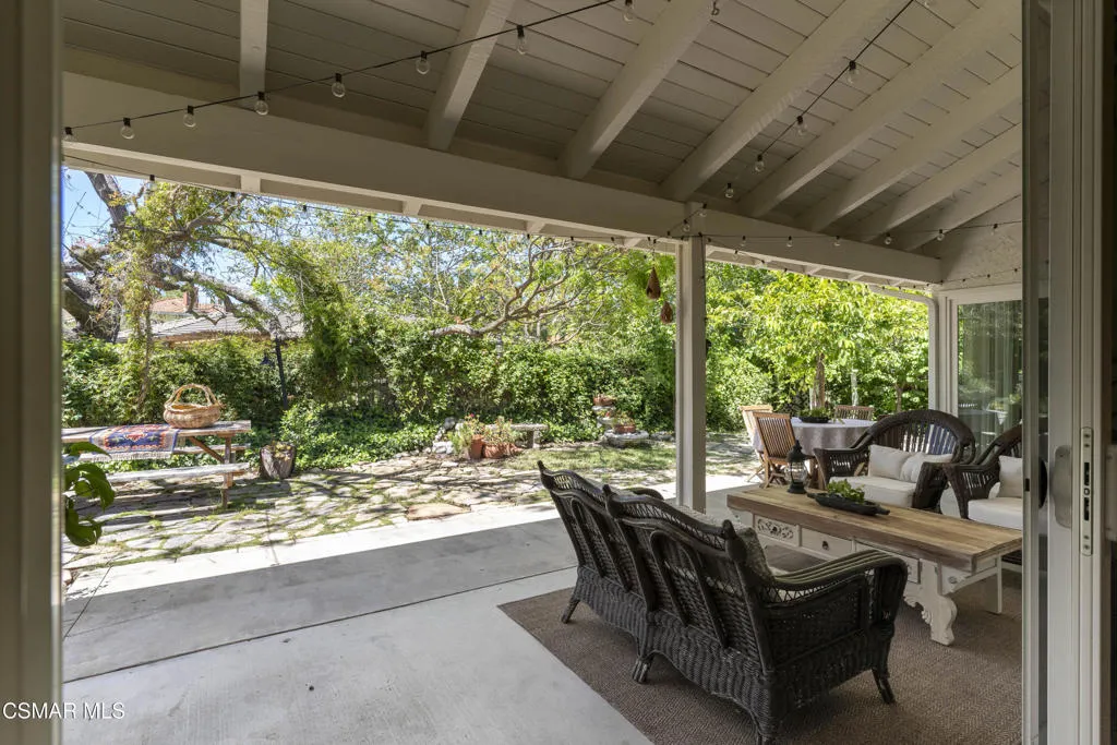 2124-Glenhollow-St-24