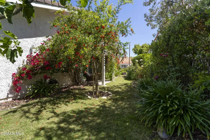 2124-Glenhollow-St-31