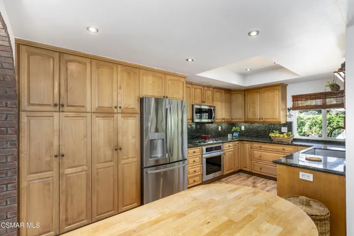 2124-Glenhollow-St-9
