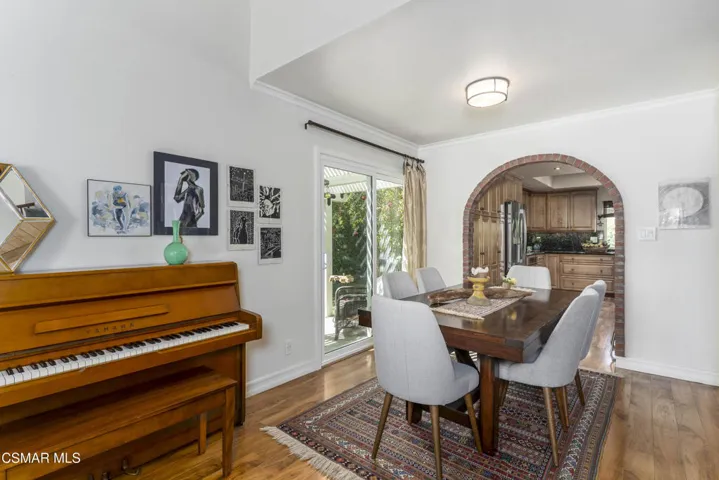 2124-Glenhollow-St-6
