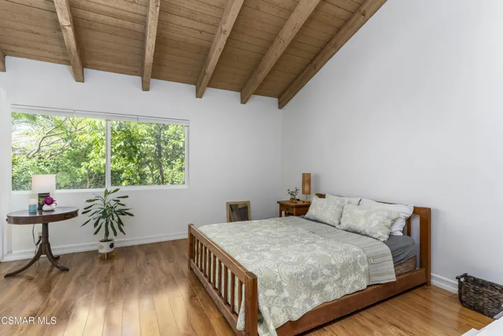 2124-Glenhollow-St-14