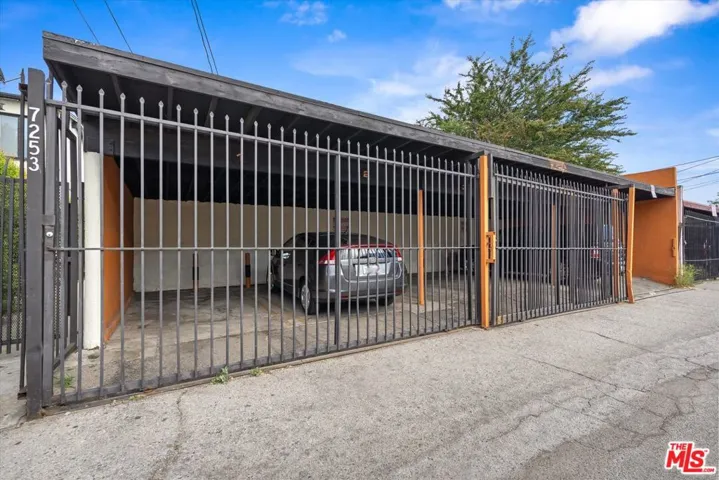 7253 Vineland Avenue, Sun Valley, California 91352