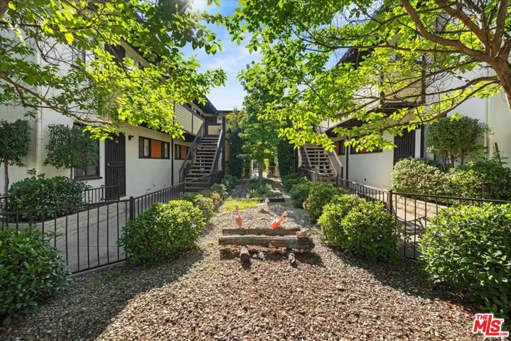 7253 Vineland Avenue, Sun Valley, California 91352