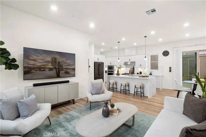 120 Frame, Irvine, California 92618