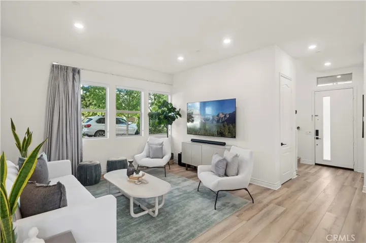 120 Frame, Irvine, California 92618