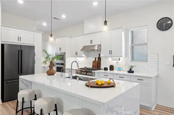 120 Frame, Irvine, California 92618