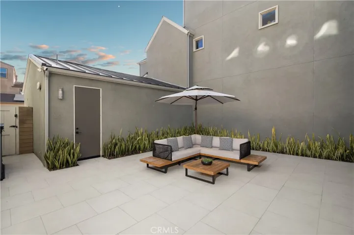 120 Frame, Irvine, California 92618