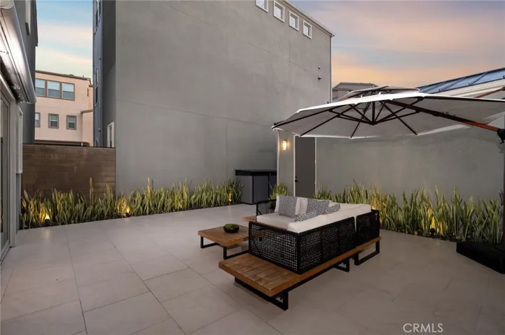 120 Frame, Irvine, California 92618