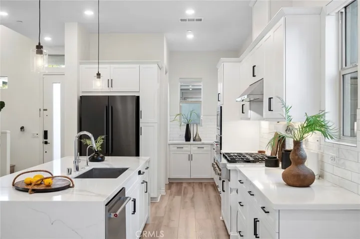 120 Frame, Irvine, California 92618
