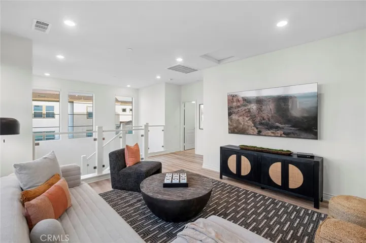 120 Frame, Irvine, California 92618