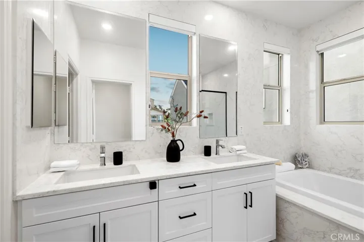 120 Frame, Irvine, California 92618