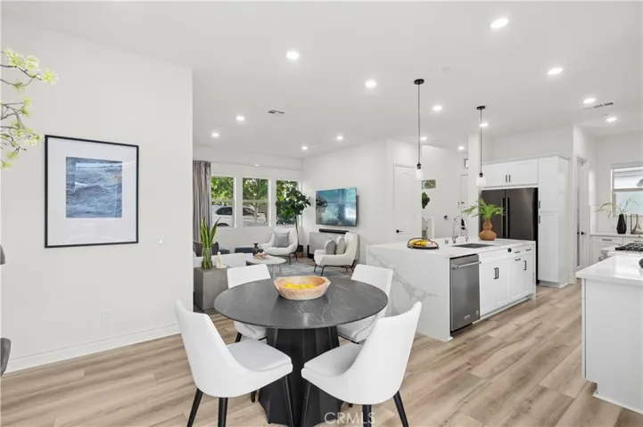120 Frame, Irvine, California 92618